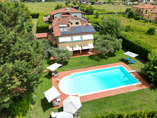 Large villa in Sarzana