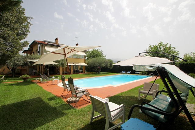 Villa in Sarzana con piscina