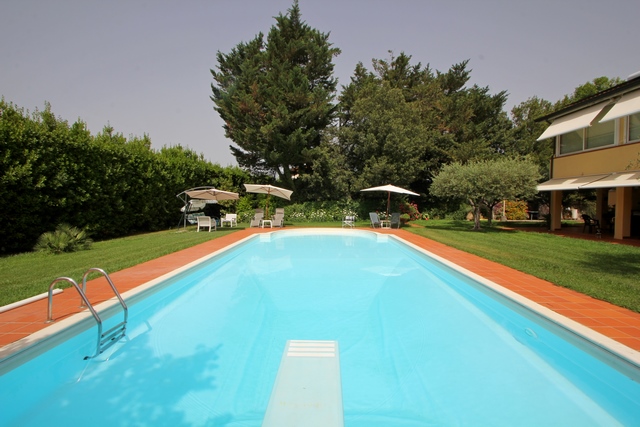 Villa in Sarzana con piscina