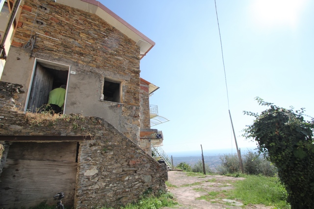 Steinhaus mit Meerblick