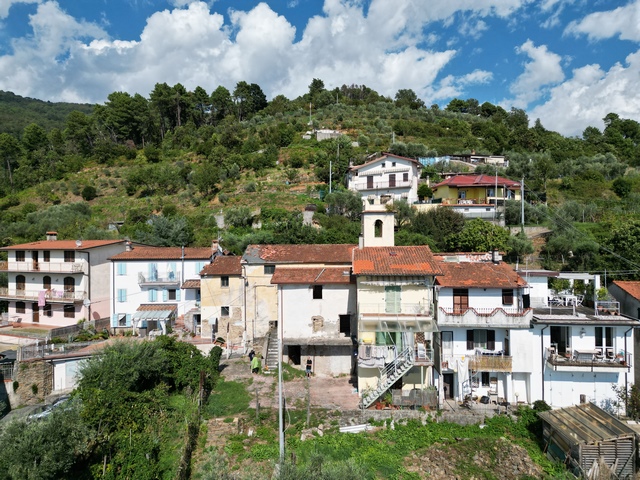 Steinhaus mit Meerblick