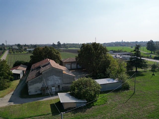 Country Estate Near Collecchio Centre with Development Potential