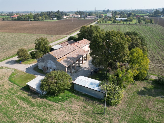 Country Estate Near Collecchio Centre with Development Potential