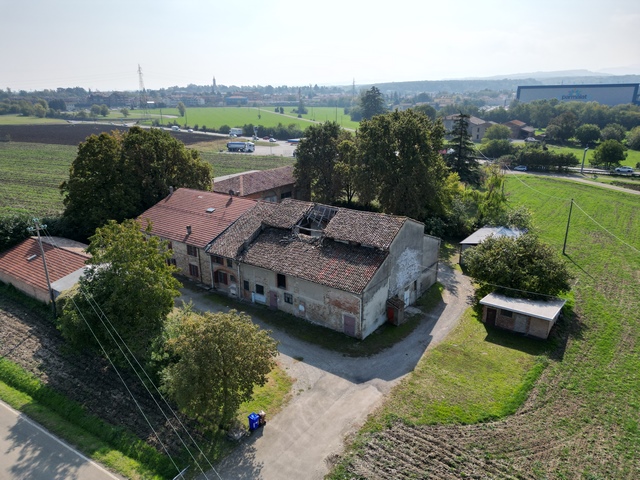 Country estate close to the centre of the town of Collecchio