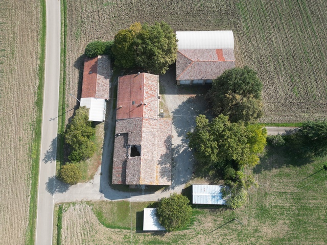 Country estate close to the centre of the town of Collecchio