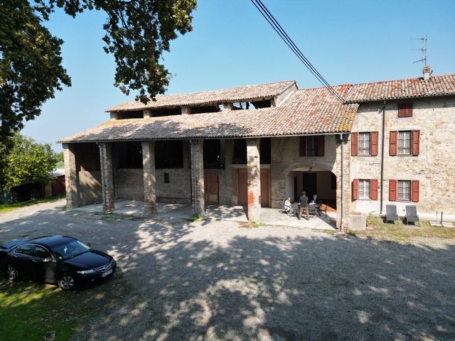 Country estate close to the centre of the town of Collecchio