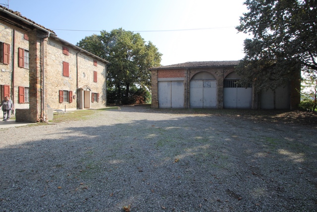 Country estate close to the centre of the town of Collecchio