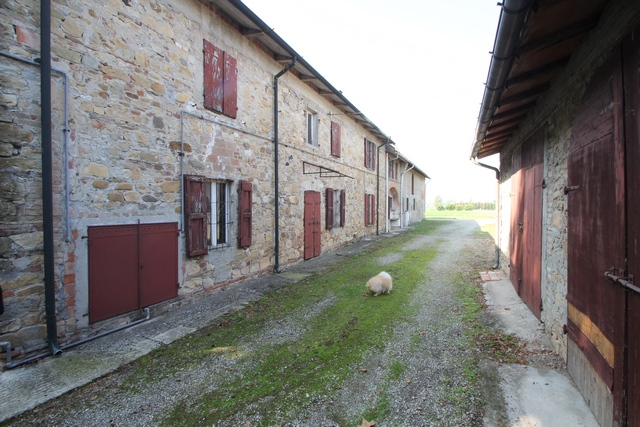 Country estate close to the centre of the town of Collecchio