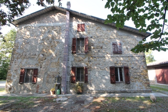 Country estate close to the centre of the town of Collecchio