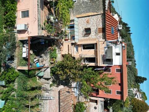 Sehr gut restauriertes Rustico in kleinem Versilia-Weiler mit Meerblick