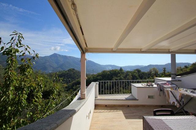 Sehr gut restauriertes Rustico in kleinem Versilia-Weiler mit Meerblick