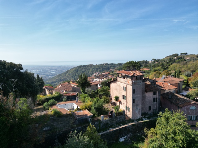 Antica torre di avvistamento con un panorama fantastico