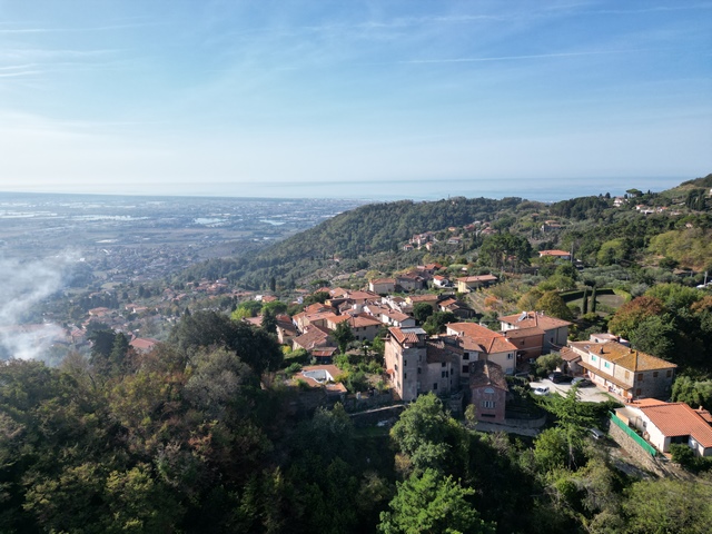 Antiker Wachturm mit Meerblick bei Bargecchia