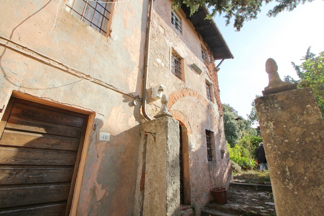 Antiker Wachturm mit Meerblick bei Bargecchia