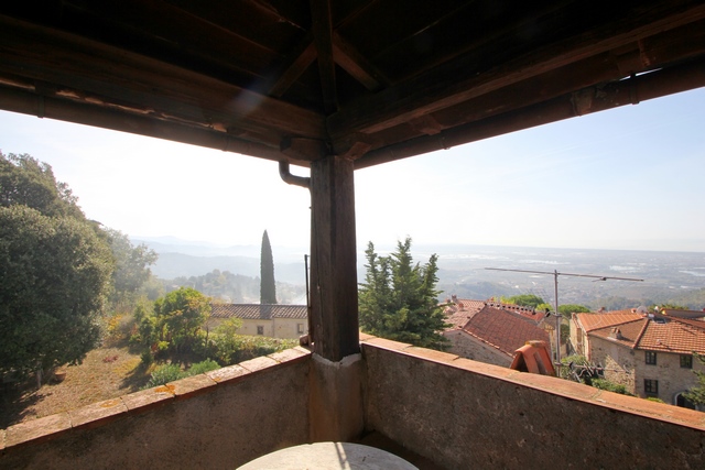 Antiker Wachturm mit Meerblick bei Bargecchia