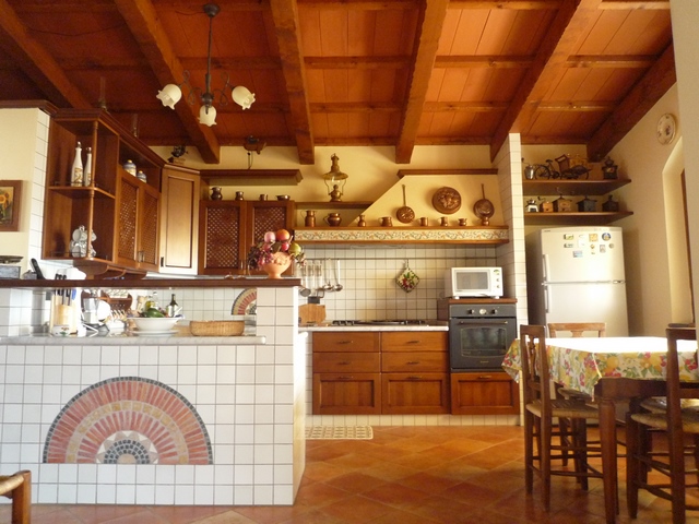 Villa in Toscana con vista sul mare e vigneto di proprietà