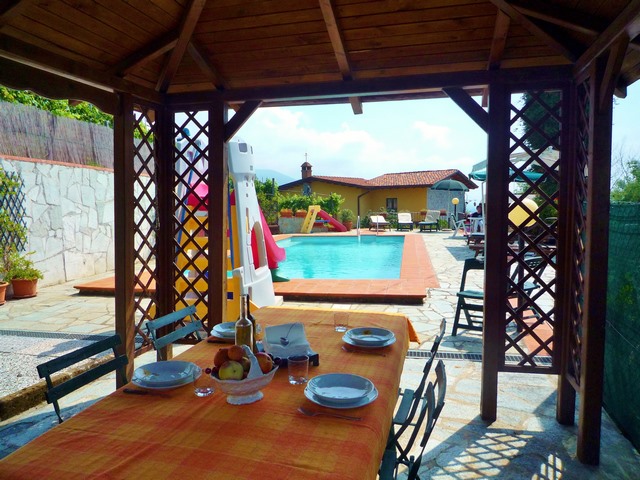 Villa in Toscana con vista sul mare e vigneto di proprietà