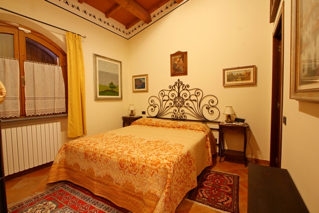 Tuscan Villa with Vineyard, Pool & Sea View in Candia