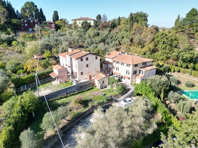 Großes Haus bei Camaiore mit Garten