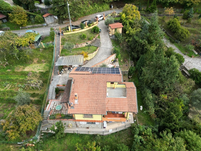 Casa nelle colline di Massa con vista mare