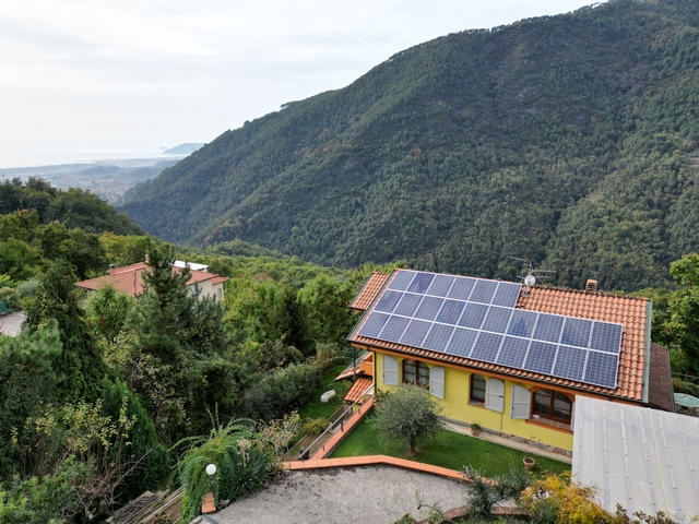 Neuwertiges Haus in den Hügeln von Massa mit Meerblick