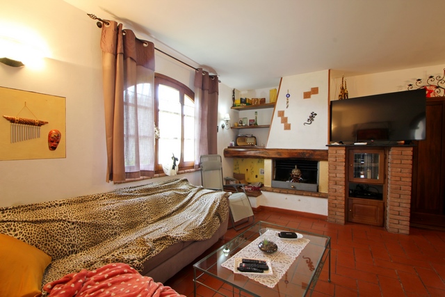 Hillside Home with Sea View – Near Massa