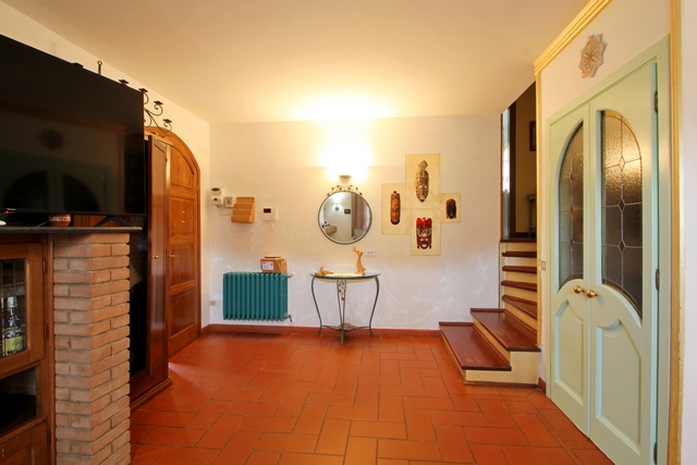 Hillside Home with Sea View – Near Massa