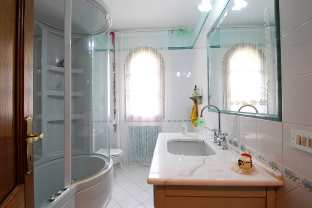 Hillside Home with Sea View – Near Massa