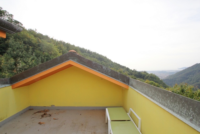 Casa nelle colline di Massa con vista mare