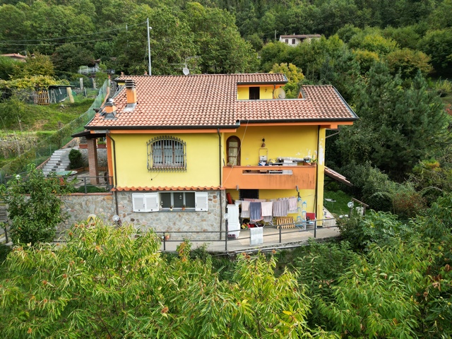 Neuwertiges Haus in den Hügeln von Massa mit Meerblick