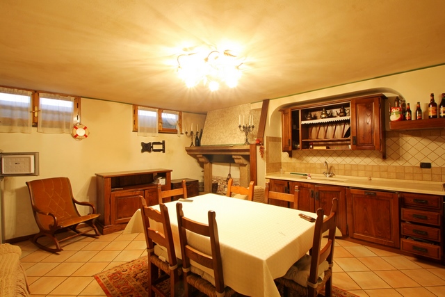 Elegante Villa con Piscina nel Centro di Camaiore – 3 Camere, Parcheggio