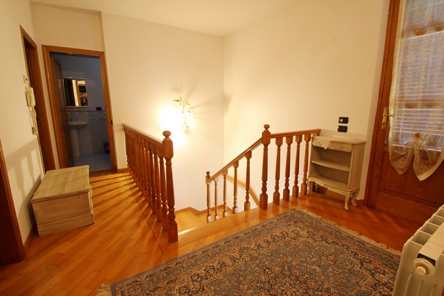 Elegante Villa con Piscina nel Centro di Camaiore – 3 Camere, Parcheggio