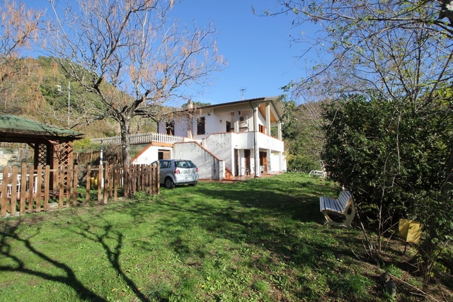 Renovierungsobjekt – Haus in den Hügeln bei Sarzana, Ligurien