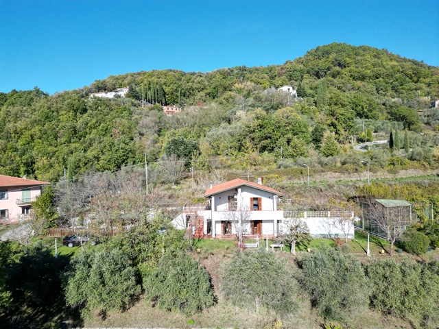Renovierungsobjekt – Haus in den Hügeln bei Sarzana, Ligurien