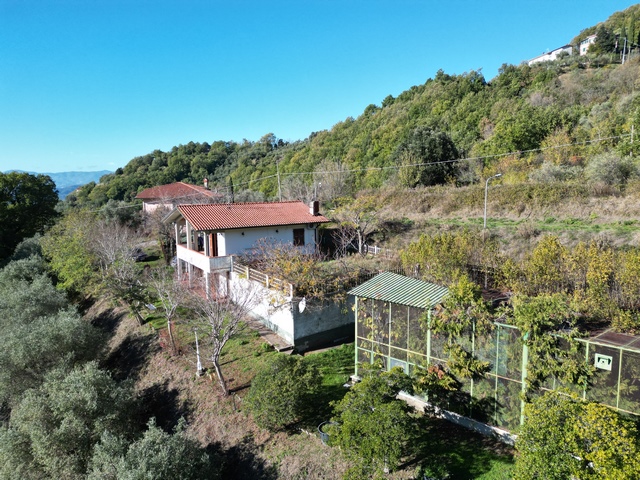 Renovierungsobjekt – Haus in den Hügeln bei Sarzana, Ligurien