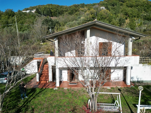 Renovierungsobjekt – Haus in den Hügeln bei Sarzana, Ligurien