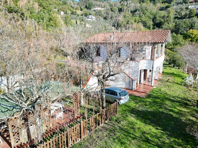 Renovierungsobjekt – Haus in den Hügeln bei Sarzana, Ligurien