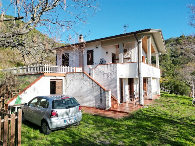 Renovierungsobjekt – Haus in den Hügeln bei Sarzana, Ligurien