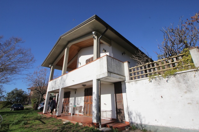 Renovierungsobjekt – Haus in den Hügeln bei Sarzana, Ligurien