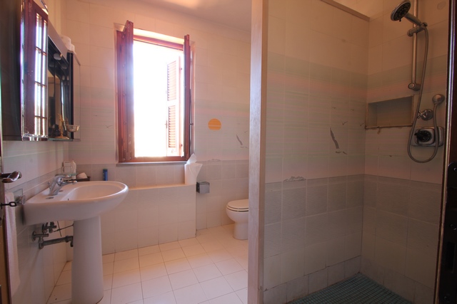 Renovierungsobjekt – Haus in den Hügeln bei Sarzana, Ligurien