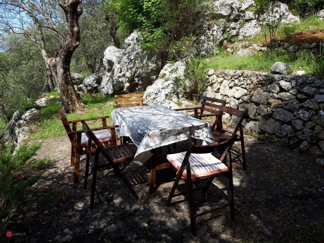 Landvilla mit Olivenhain und Meerblick bei Camaiore