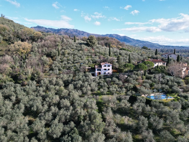 Magnificent country house near Lucca