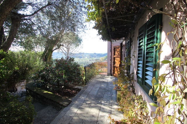 Casale ristrutturato con panorama toscano