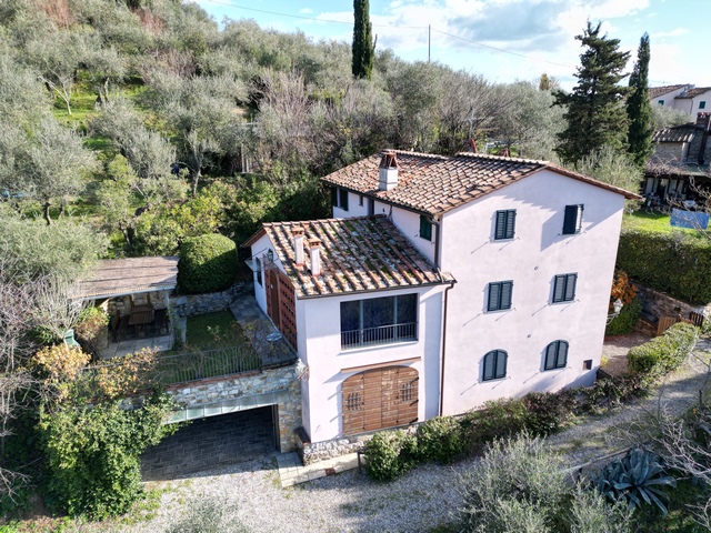 Casale ristrutturato con panorama toscano