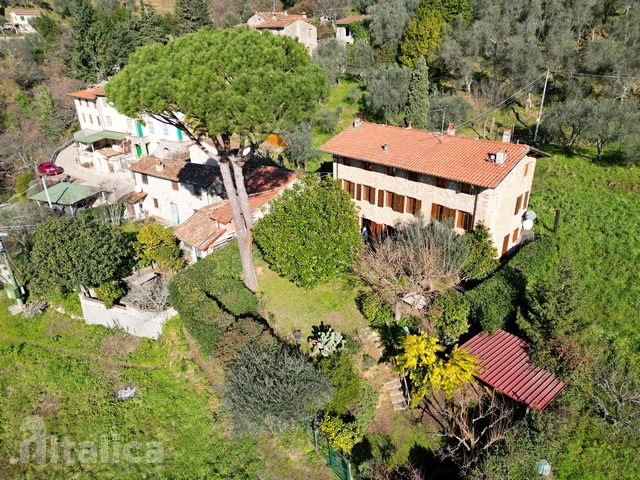 Tuscan stone house near Camaiore