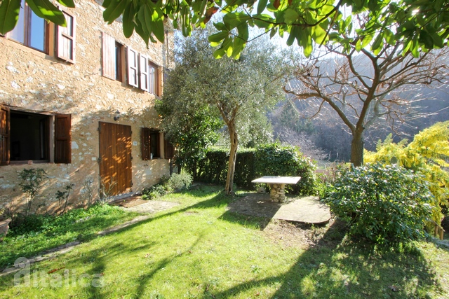 Tuscan stone house near Camaiore