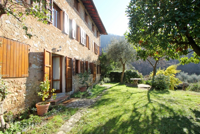 Tuscan stone house near Camaiore