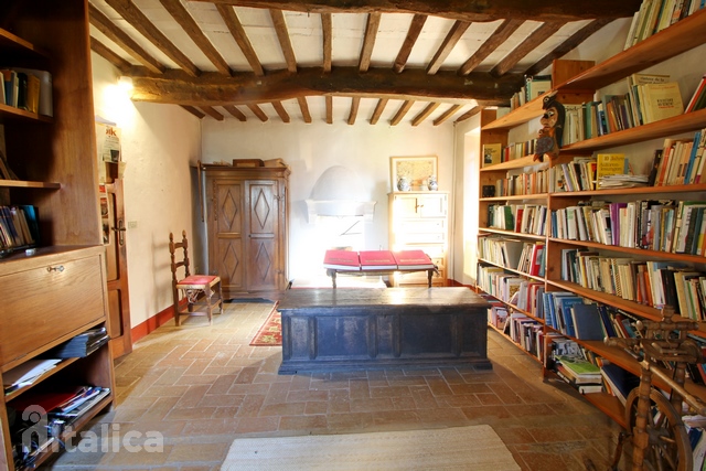 Tuscan stone house near Camaiore