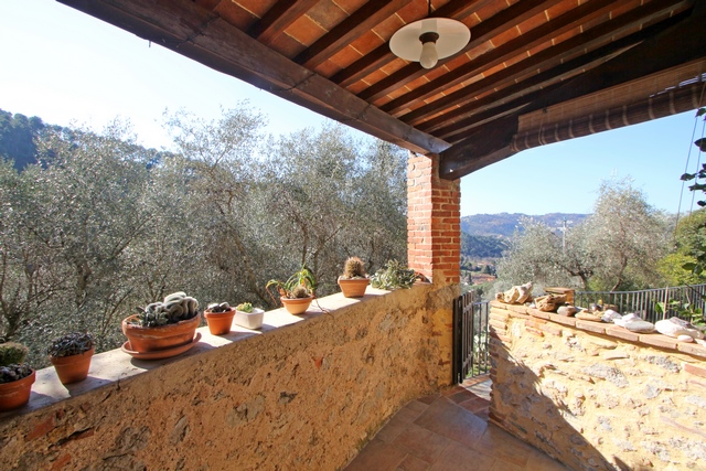 Perfectly restored stone house with pool above Camaiore