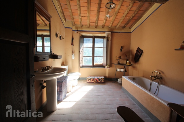 Casa in Pietra Storica Vicino a Stazzema – Versilia, Toscana